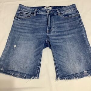 Paige Mid-Rise Distressed Denim Knee shorts Size 27 (W516)